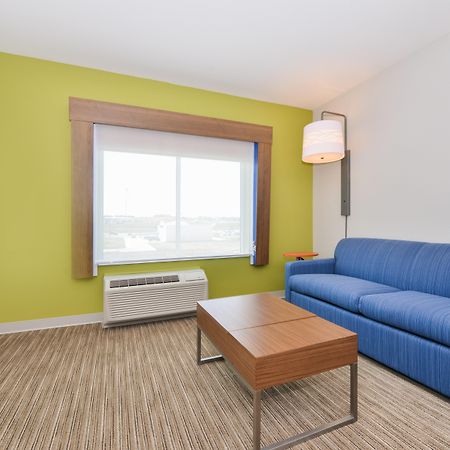 Holiday Inn Express & Suites - Chadron By Ihg Exterior photo