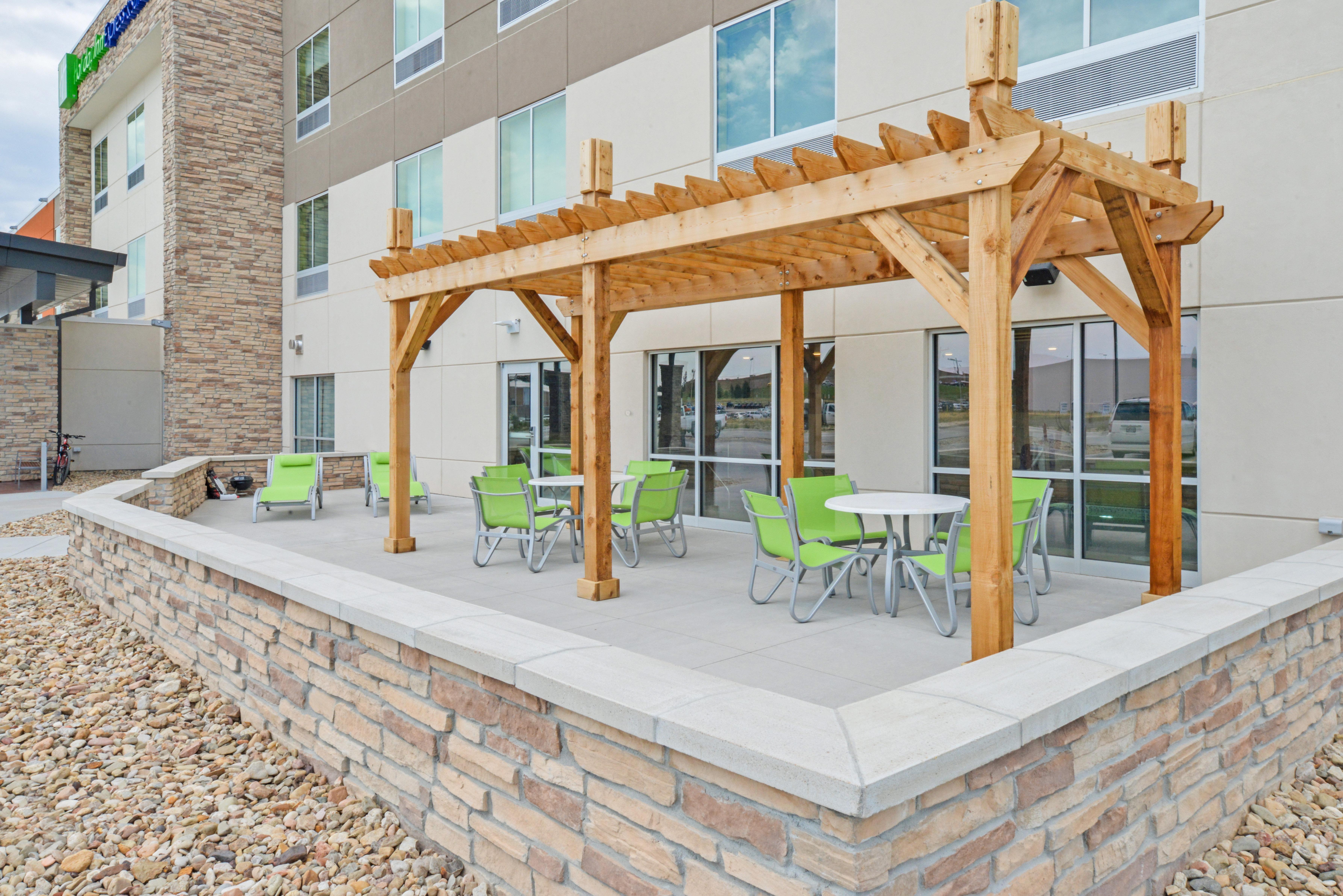 Holiday Inn Express & Suites - Chadron By Ihg Exterior photo