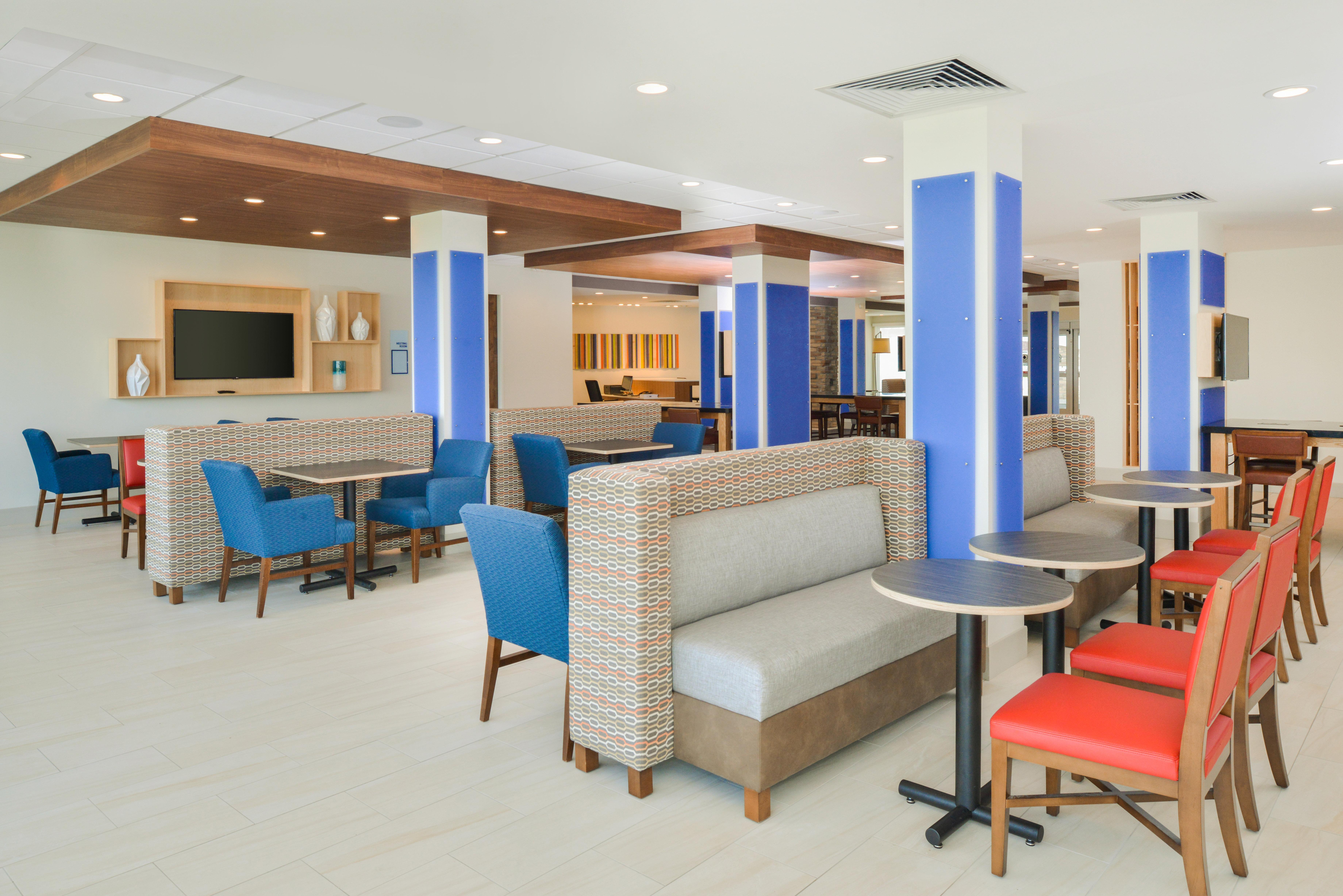 Holiday Inn Express & Suites - Chadron By Ihg Exterior photo