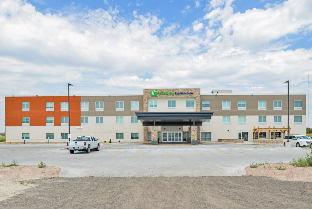 Holiday Inn Express & Suites - Chadron By Ihg Exterior photo